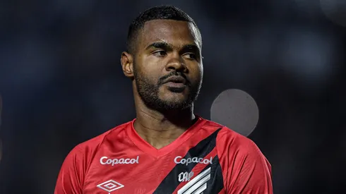 Nikão, jogador do Athletico, durante partida contra o Vasco, pelo Campeonato Brasileiro.