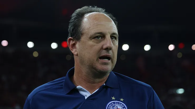 RIO DE JANEIRO, BRAZIL - SEPTEMBER 12: Rogerio Ceni coach of Bahia looks on prior to the match between Flamengo and Bahia as part of the quarter finals of Copa do Brasil 2024 at Maracana Stadium on September 12, 2024 in Rio de Janeiro, Brazil. (Photo by Wagner Meier/Getty Images)