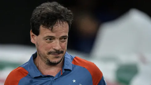 Fernando Diniz, técnico do Cruzeiro, durante partida contra o Fluminense, pelo Campeonato Brasileiro.