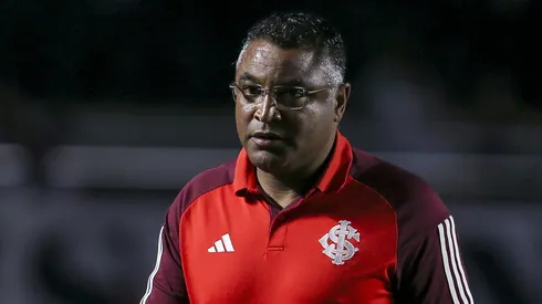SAO PAULO, BRAZIL – SEPTEMBER 22: Roger Machado head coach of Internacional looks on during the Brasileirao 2024 match between Sao Paulo and Internacional at MorumBIS on September 22, 2024 in Sao Paulo, Brazil. (Photo by Ricardo Moreira/Getty Images)