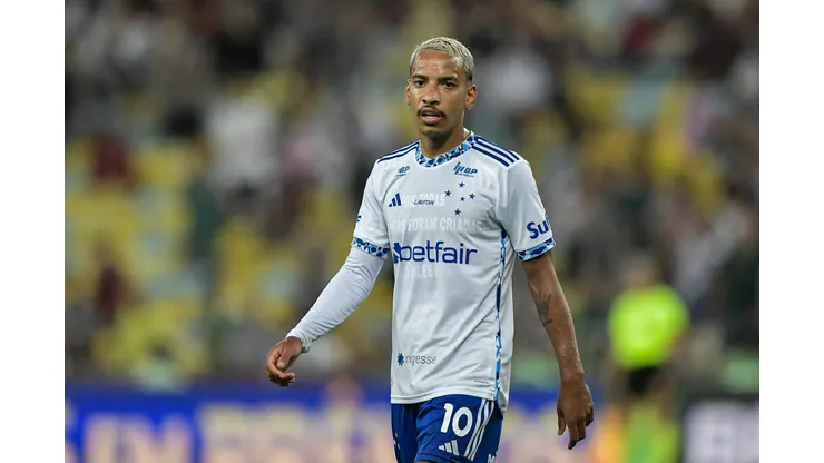 Matheus Pereira durante confronto contra o Fluminense no Brasileirão 2024.