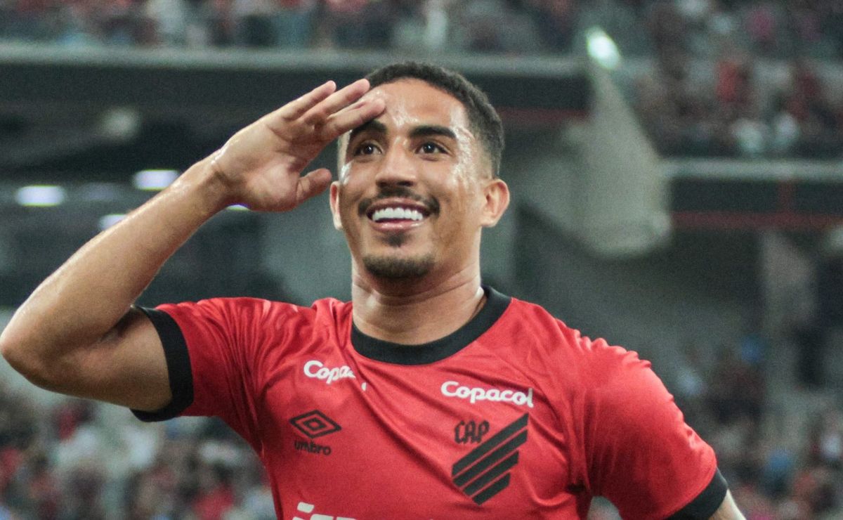 Athletico pede R$ 30,5 milhões para negociar Christian