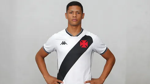 Cauan em fotos pela equipe sub-20 do Vasco da Gama