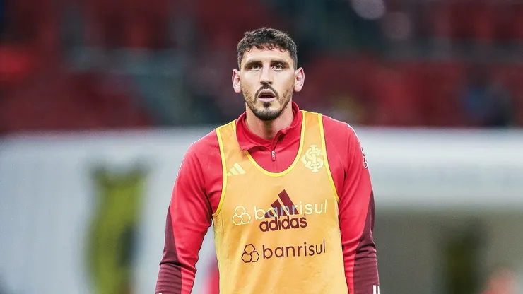 Agustin Rogel jogador do Internacional durante partida contra o Cuiaba no estadio Beira-Rio pelo campeonato Brasileiro A 2024. Foto: Giancarlo Santorum/AGIF
