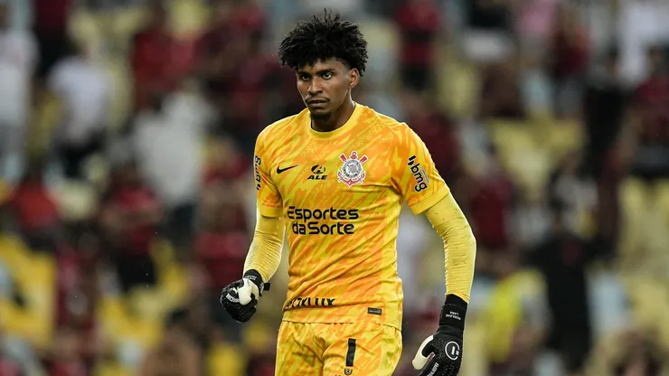 Flamengo quer garantias para vender Hugo ao Corinthians (Foto: Thiago Ribeiro/AGIF)