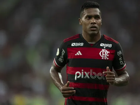 Alex Sandro segue tratando lesão na coxa, mas não preocupa Flamengo