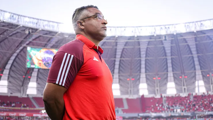 Roger Machado, técnico do Internacional, durante partida contra o Vitória, pelo Campeonato Brasileiro.