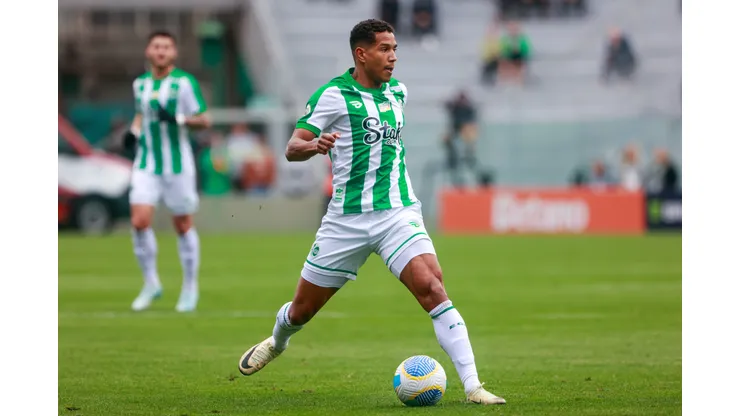 RS - CAXIAS DO SUL - 15/09/2024 - BRASILEIRO A 2024, JUVENTUDE X FLUMINENSE - Joao Lucas jogador do Juventude durante partida contra o Fluminense no estadio Alfredo Jaconi pelo campeonato Brasileiro A 2024. Foto: Luiz Erbes/AGIF