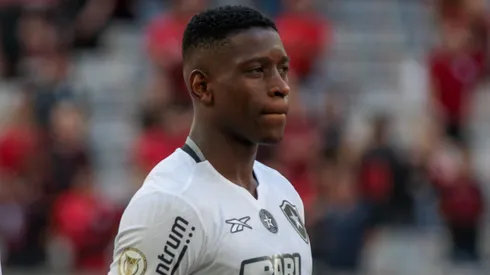 Luiz Henrique, jogador do Botafogo, antes da partida contra o Athletico-PR, pelo Campeonato Brasileiro.