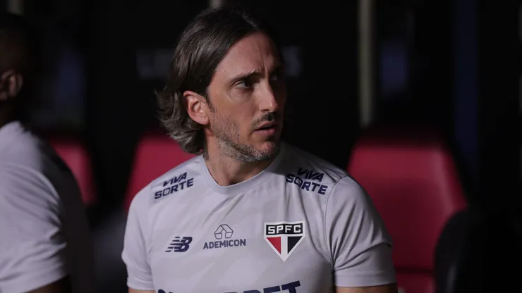 Zubeldía, técnico do São Paulo, durante partida contra o Botafogo, pela Copa Libertadores.