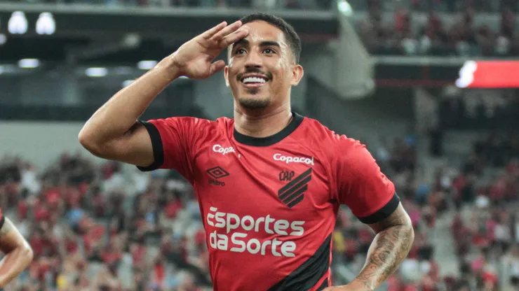 Christian jogador do Athletico-PR comemora seu gol durante partida contra o Londrina no estadio Arena da Baixada pelo campeonato Paranaense 2024.