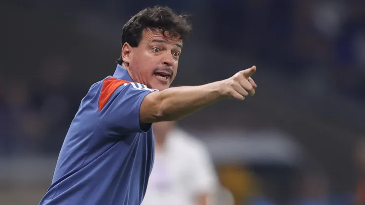 Diniz aprova e Cruzeiro quer fechar com volante do Athletico (Foto: Gilson Lobo/AGIF)