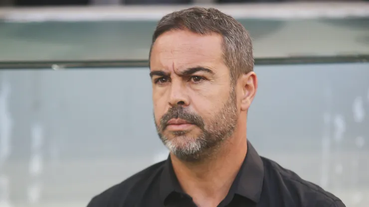 Artur Jorge, técnico do Botafogo, durante partida contra o Athletico-PR, pelo Campeonato Brasileiro.