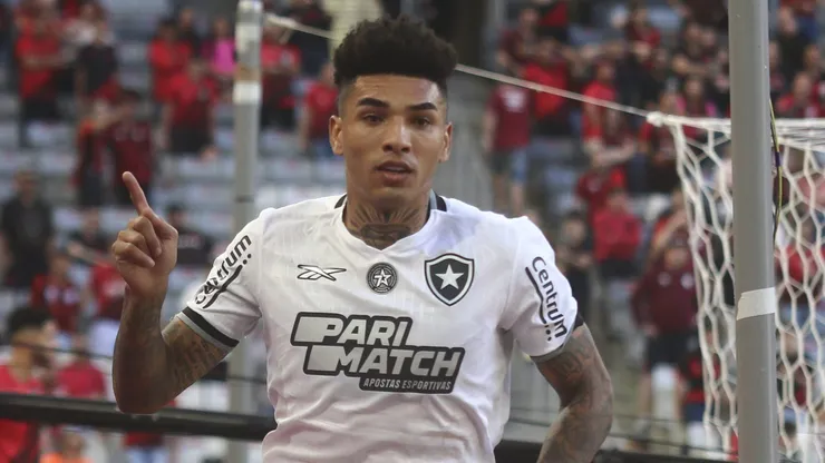 Igor Jesus 'causa' no Athletico-PR.