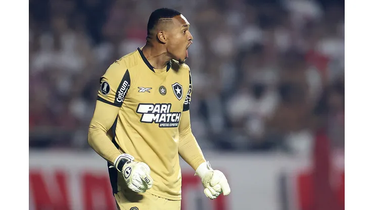Foto: Vitor Silva/Botafogo - John durante confronto contra o São Paulo na Libertadores de 2024.