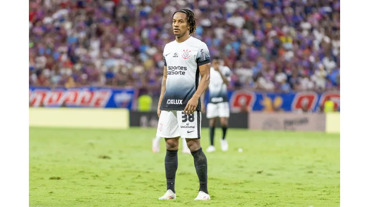 André Carrillo durante confronto contra o Fortaleza na Sul-Americana 2024.
