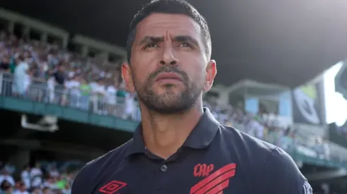 O athletico enfrenta o botofago sem Junior Santos