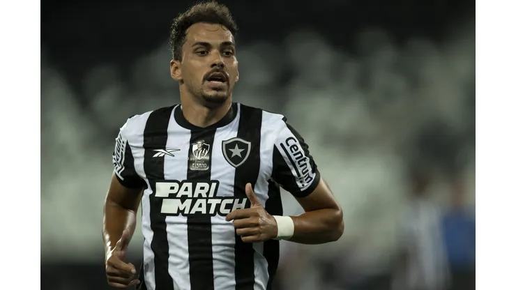 Eduardo atuando pelo Botafogo em 2024