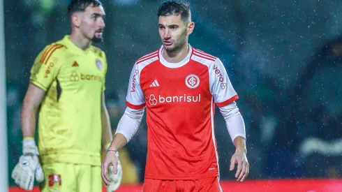 Lucas Alario jogador do Internacional durante partida contra o Juventude no estadio Alfredo Jaconi pelo campeonato Copa Do Brasil 2024.