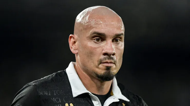 Maicon foi titular contra o Galo.