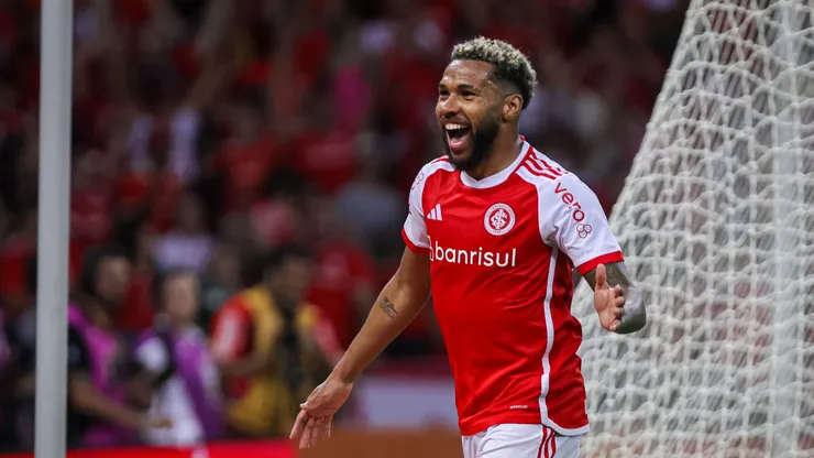 Wesley jogador do Internacional comemora seu gol durante partida contra o Vitoria no estádio Beira-Rio pelo campeonato Brasileiro A 2024. Foto: Maxi Franzoi/AGIF