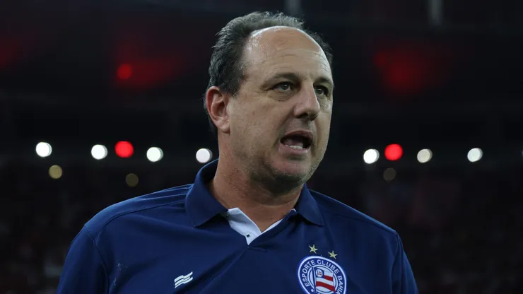 RIO DE JANEIRO, BRAZIL - SEPTEMBER 12: Rogerio Ceni coach of Bahia looks on prior to the match between Flamengo and Bahia as part of the quarter finals of Copa do Brasil 2024 at Maracana Stadium on September 12, 2024 in Rio de Janeiro, Brazil. (Photo by Wagner Meier/Getty Images)