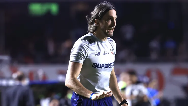 Luis Zubeldía, técnico do São Paulo, durante partida contra o Botafogo, pela Copa Libertadores.