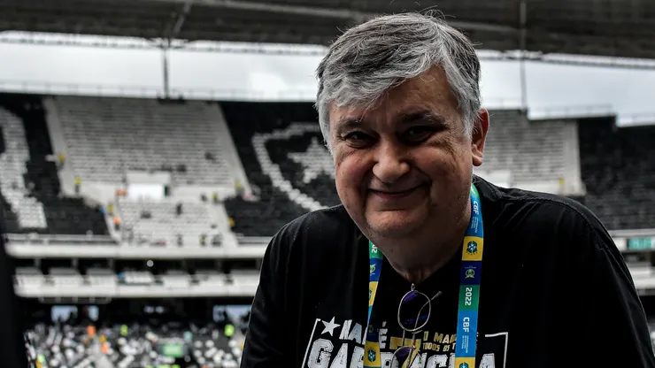 Durcesio Mello presidente do Botafogo antes da partida contra o Fluminense no estádio Engenhão pelo campeonato Brasileiro A 2022. Foto: Thiago Ribeiro/AGIF