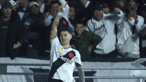 RIO DE JANEIRO, BRAZIL – AUGUST 26: Pablo Vegetti of Vasco da Gama celebrates after scoring the second goal of his team during the match between Vasco da Gama and Athletico Paranaense as part of Brasileirao 2024 at Sao Januario Stadium on August 26, 2024 in Rio de Janeiro, Brazil. (Photo by Wagner Meier/Getty Images)