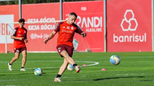 Bruno Gomes, lateral do Internacional, durante sessão de treinos no CT Parque Gigante.
