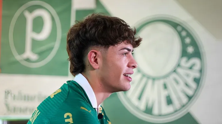 Apresentação do lateral-direito Agustín Giay, na Academia de Futebol do Palmeiras, em São Paulo-SP.