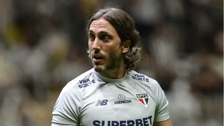 Zubeldía toma decisão e surpreende o São Paulo.