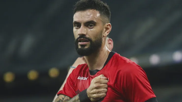 Mastriani jogador do Athletico-PR comemora seu gol durante partida contra o PSTC no estadio Arena da Baixada pelo campeonato Paranaense 2024.