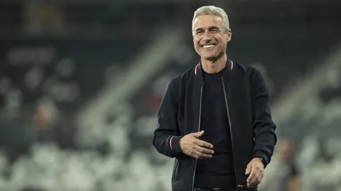 Flamengo tenta contratação de Luis Castro (Foto: Jorge Rodrigues/AGIF)