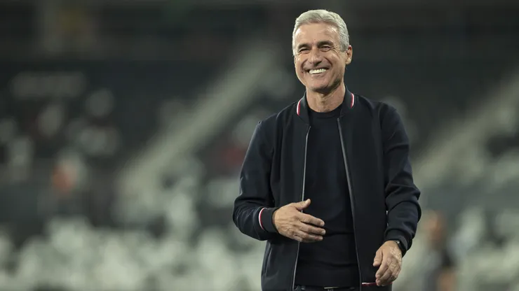 Flamengo tenta contratação de Luis Castro (Foto: Jorge Rodrigues/AGIF)