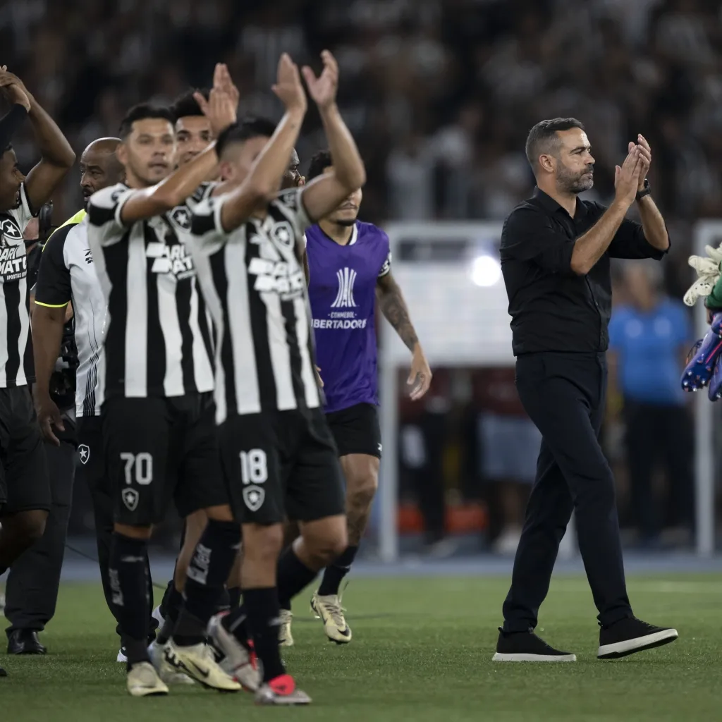Artur Jorge tecnico do Botafogo apos partida contra o Penarol no estadio Engenhao pelo campeonato Copa Libertadores 2024. Foto: Jorge Rodrigues/AGIF