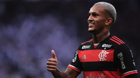 Wesley, jogador do Flamengo, durante partida contra o Corinthians (Foto: Ettore Chiereguini/AGIF)