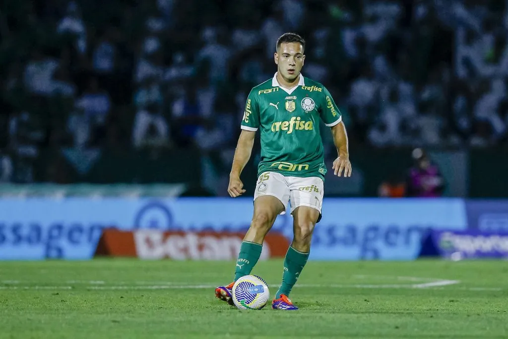 Fabinho, jogador do Palmeiras, durante partida contra o Atletico-MG (Foto: Marco Miatelo/AGIF)