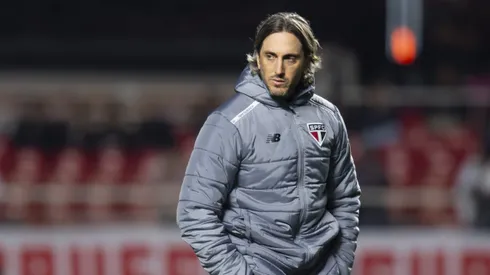 Zubeldía, técnico do São Paulo, durante partida contra o Vitória, pelo Brasileirão Betano.