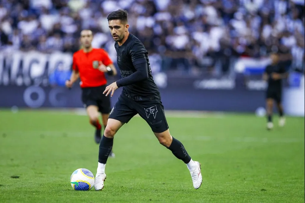 Igor Coronado, jogador do Corinthians, durante partida contra o Vasco (Foto: Marco Miatelo/AGIF)