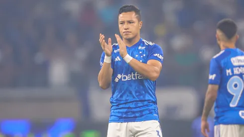 Marlon, jogador do Cruzeiro, comemora gol durante partida contra o Libertad (Foto: Gilson Lobo/AGIF)