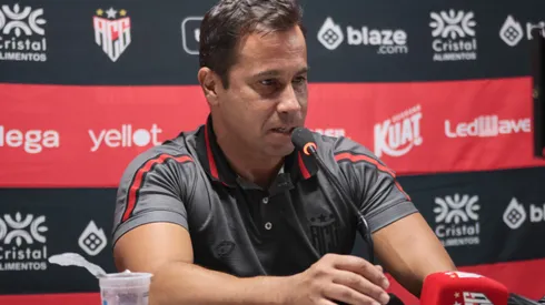 Anderson Gomes durante coletiva após confronto contra o Athletico-PR no Brasileirão 2024.