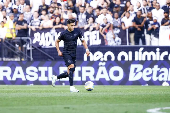 Ángel Romero, jogador do Corinthians, durante partida contra o Vasco (Foto: Marco Miatelo/AGIF)