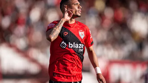 Luiz Fernando durante confronto contra o CRB na Série B de 2023.