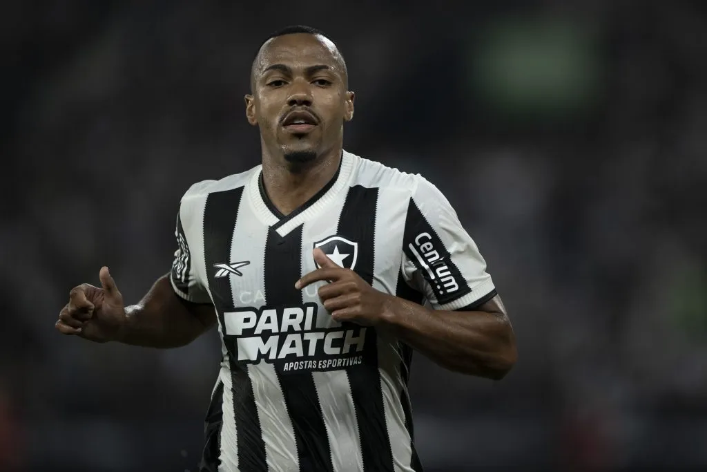 RJ – RIO DE JANEIRO – 11/06/2024 – BRASILEIRO A 2024, BOTAFOGO X FLUMINENSE – Marlon Freitas jogador do Botafogo durante partida contra o Fluminense no estadio Engenhao pelo campeonato Brasileiro A 2024. Foto: Jorge Rodrigues/AGIF