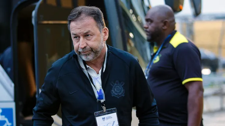 Augusto Melo, presidente do Corinthians durante chegada da equipe para partida contra o Sao Bernardo no estadio Primeiro de Maio pelo campeonato Paulista 2024.