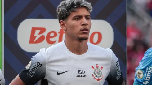 Caetano durante confronto contra o Athletico-PR no 1° turno do Brasileirão 2024.