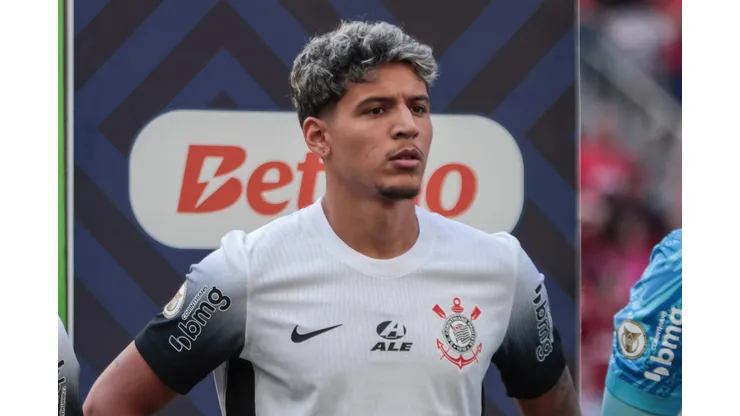 Caetano durante confronto contra o Athletico-PR no 1° turno do Brasileirão 2024.