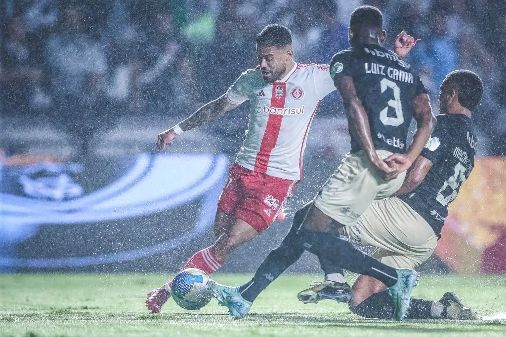 Bruno Tabata jogador do Internacional durante partida contra o Vasco em São Januário pelo campeonato Brasileiro A 2024. Foto: Giancarlo Santorum/AGIF