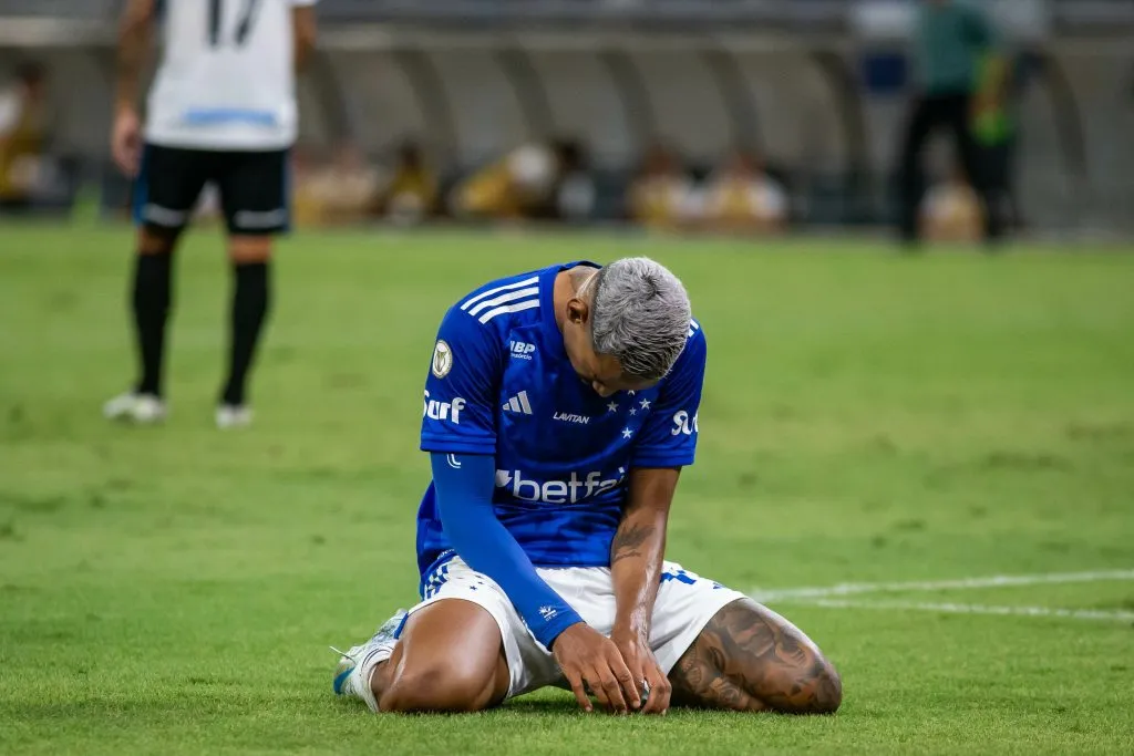 MG – BELO HORIZONTE – 27/11/2024 – BRASILEIRO A 2024, CRUZEIRO X GREMIO – Matheus Pereira jogador do Cruzeiro durante partida contra o Gremio no estadio Mineirao pelo campeonato Brasileiro A 2024. Foto: Fernando Moreno/AGIF